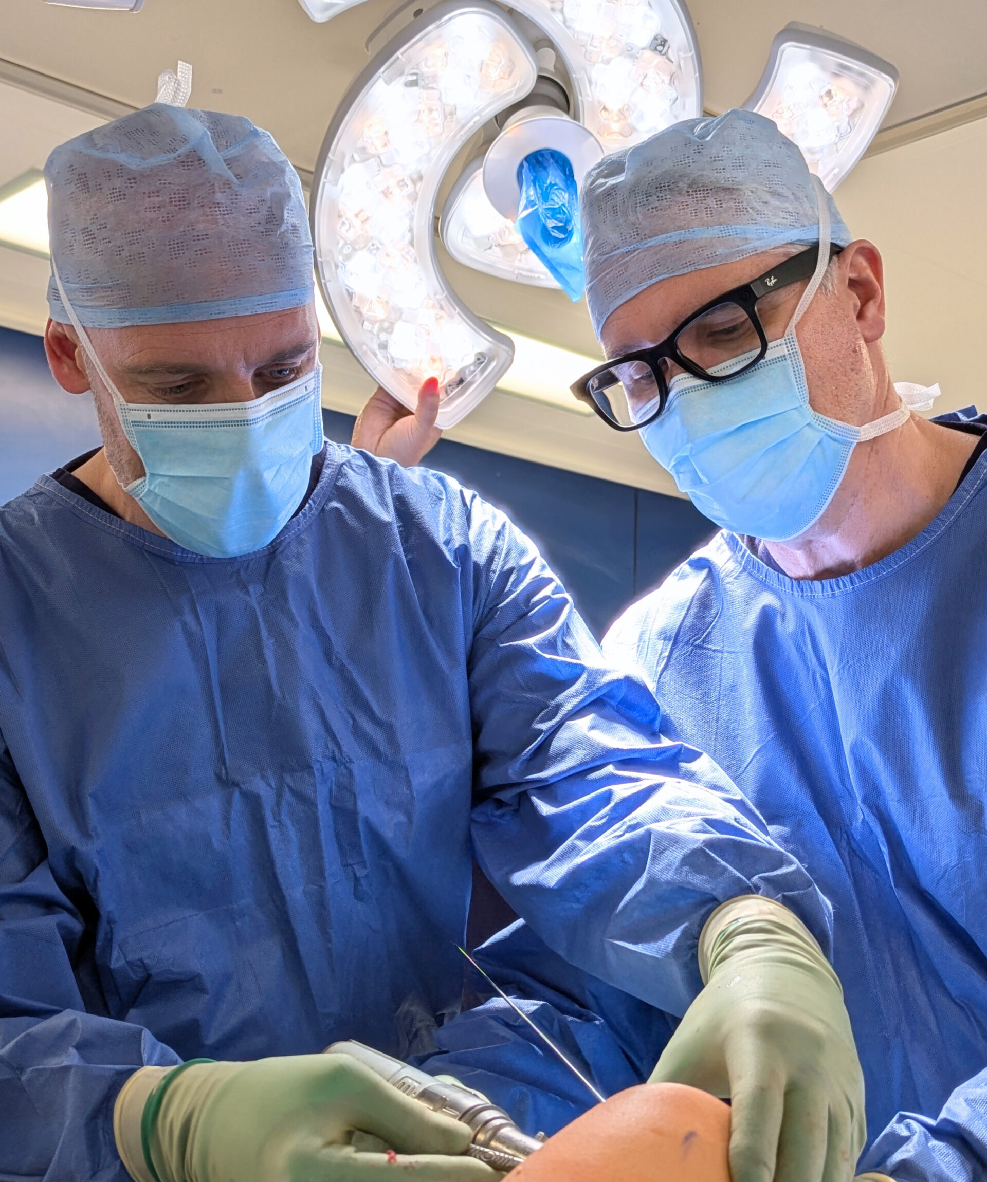 Rapid recovery hip and knee surgey London - Hip replacement and knee replacement specialists