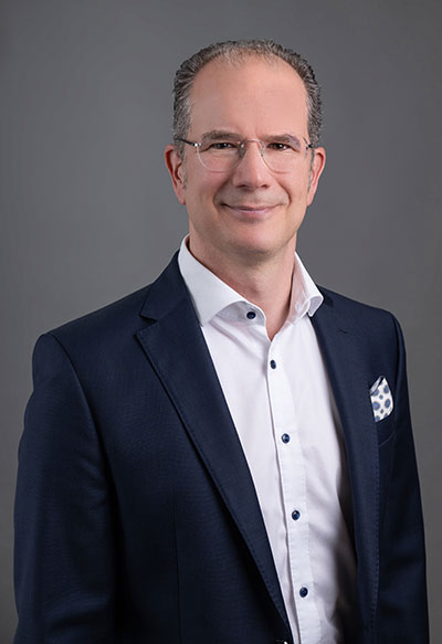 Dr Kristian Kley - globally renowned orthopaedic surgeon with extensive experience in hip and knee surgery.